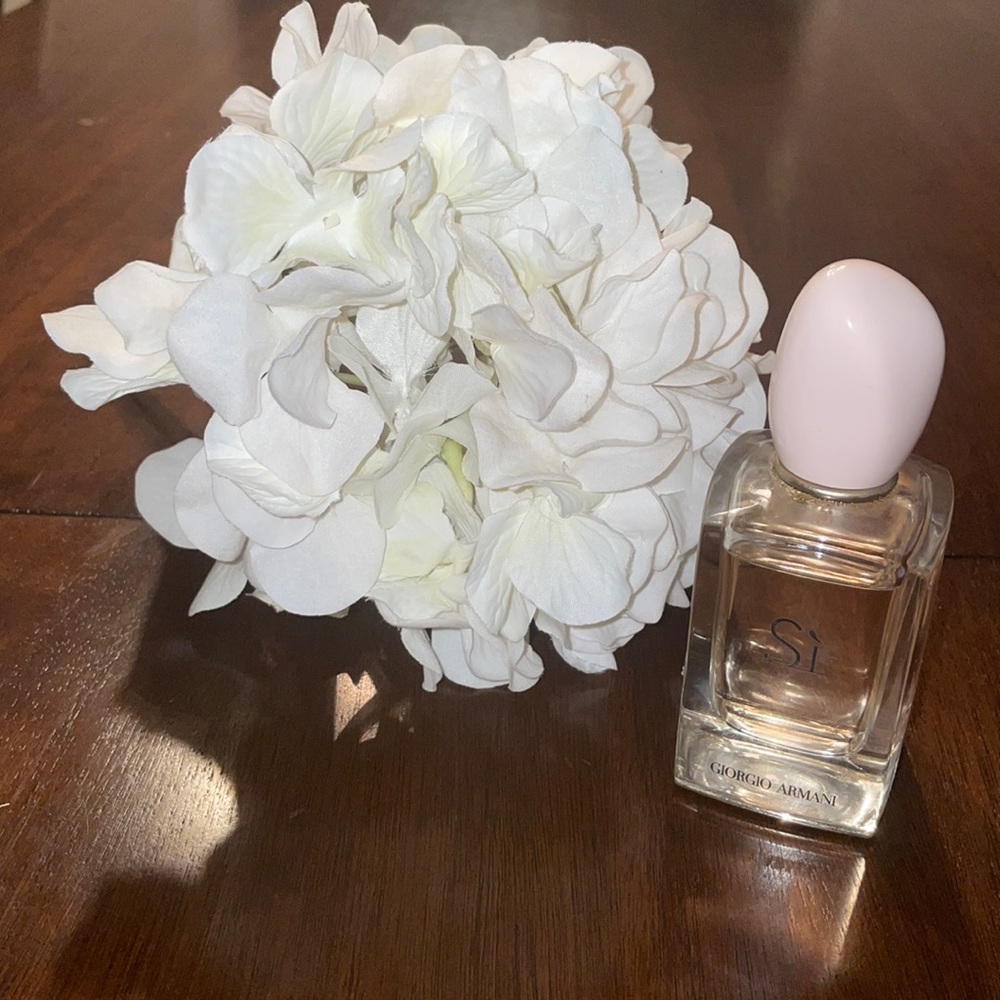Giorgio Armani Si Perfume